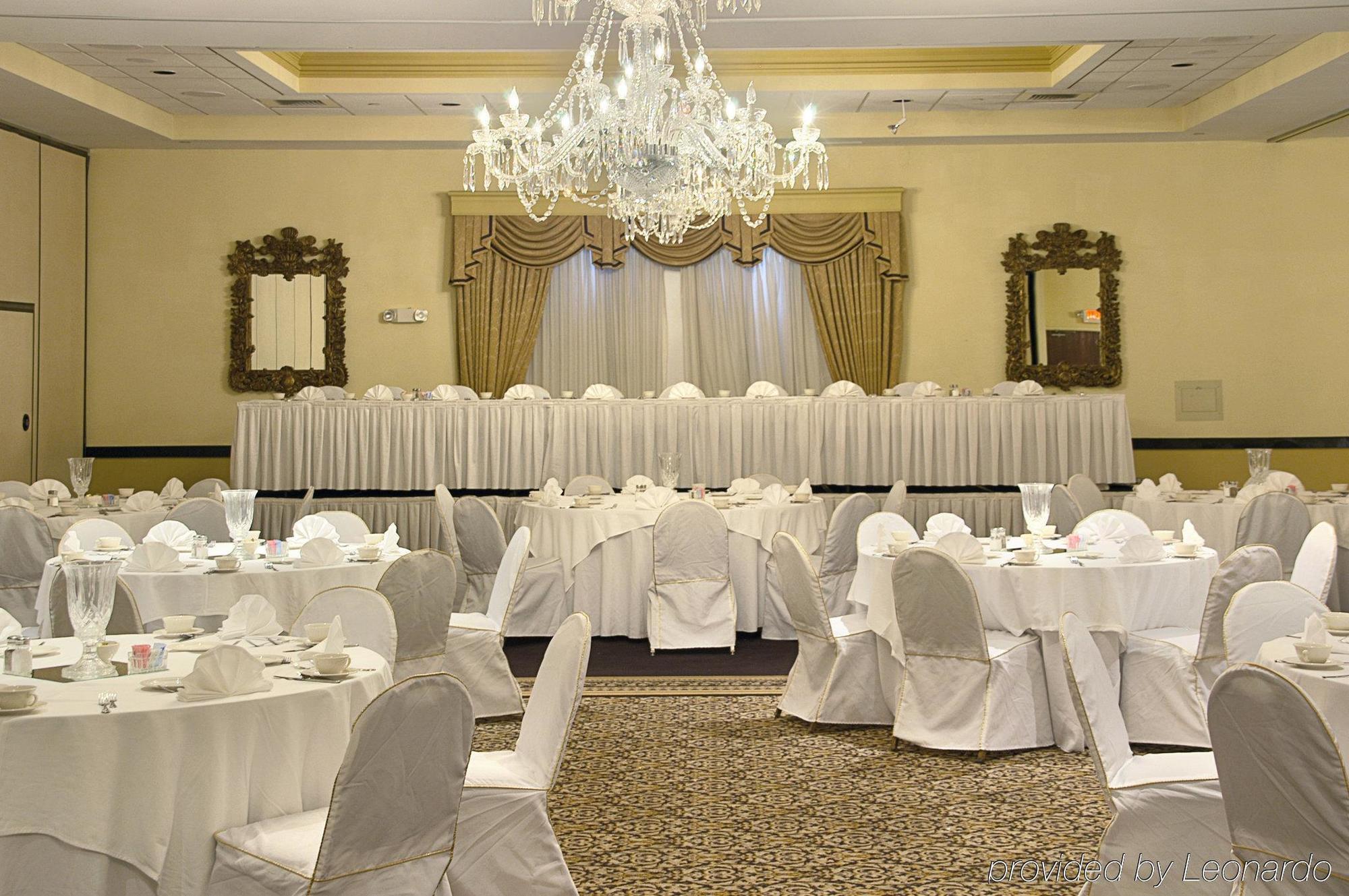 Radisson Hotel & Conference Center Рокфорд Ресторан фото