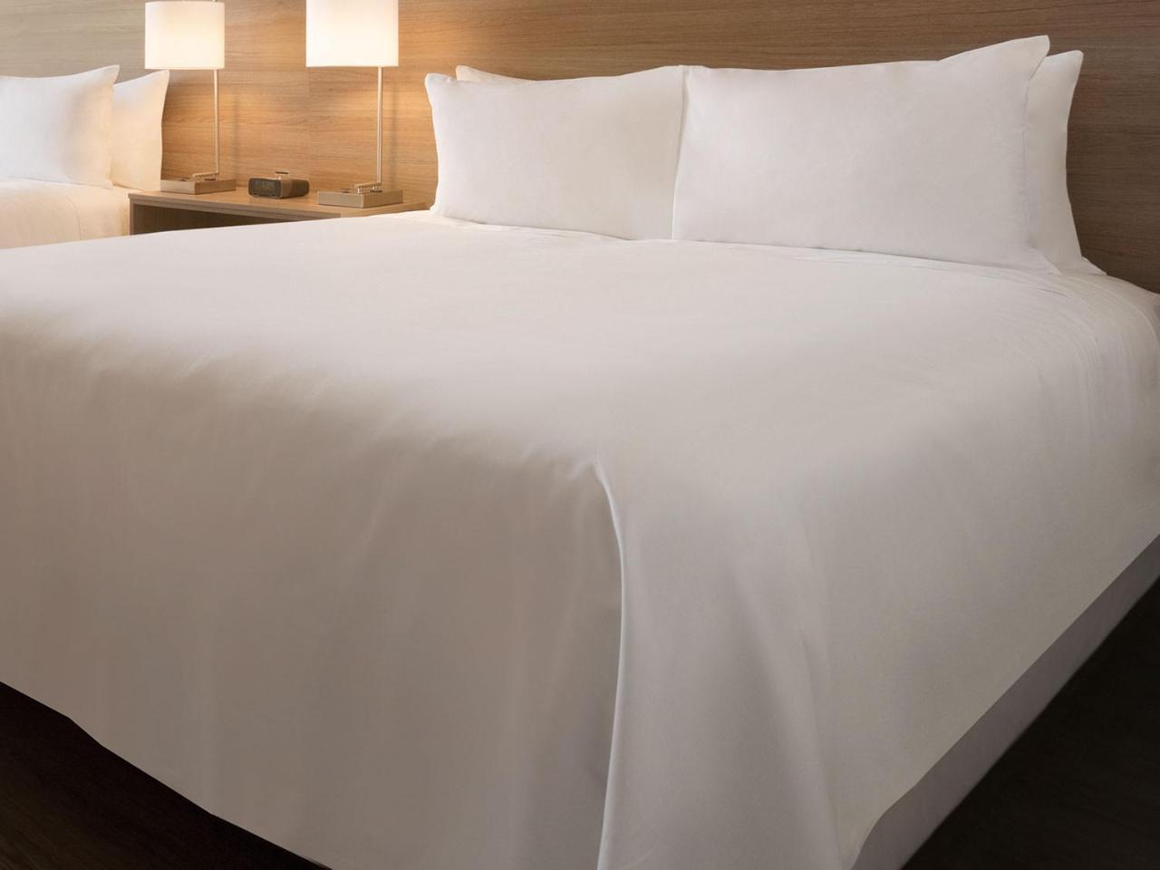 Radisson Hotel & Conference Center Рокфорд Экстерьер фото